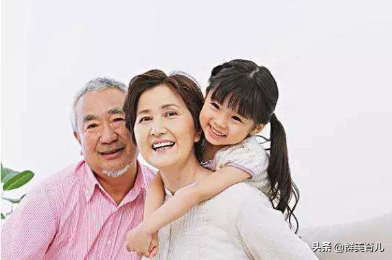 超级宝妈▲奶奶是不是真疼孙子，一眼就能分辨出，隔代亲到底亲不亲