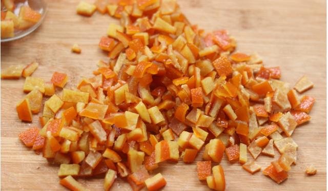 吃剩的橙子皮不要扔掉，简单加工，用处多多，胜过秋梨膏