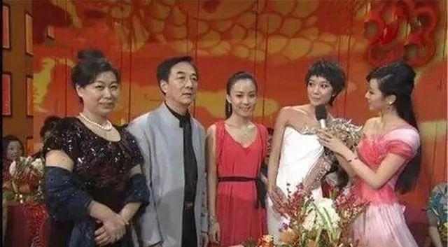 暖风吹怀|35岁王珞丹隐藏37年的亲姐姐，不仅是学霸，还被称为“春晚姐”