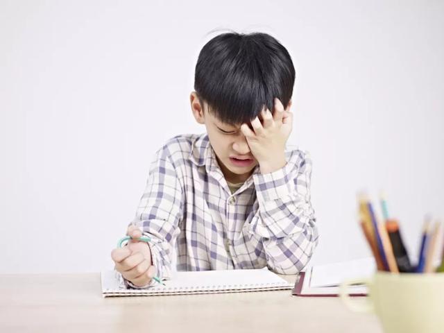 「你的育儿经」孩子不愿意写作业，打还是不打？家长应该看看