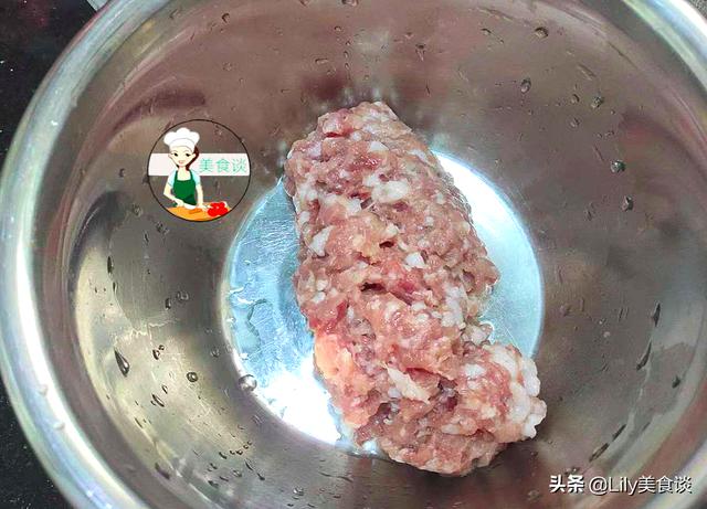 特别适合冬天吃的一道蒸菜，蒸一蒸就好，鲜香美味，营养还不上火