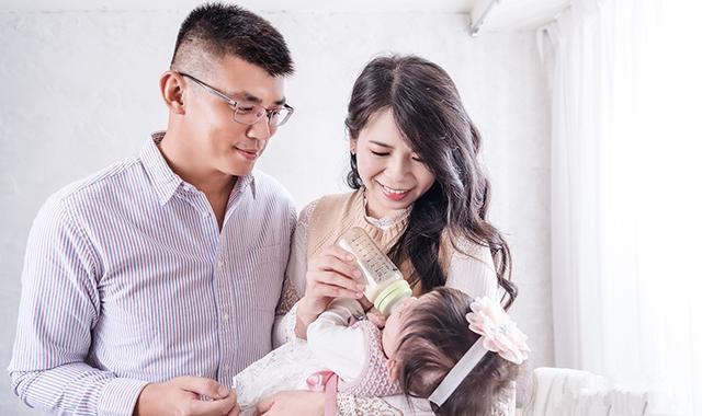 [你的育儿经]新手爸妈必学，第一次泡奶就上手！