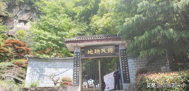 【旅行百事通】天热哪里去?到汉中这个景点玩水纳凉咥美食,油门一踩40分钟就到