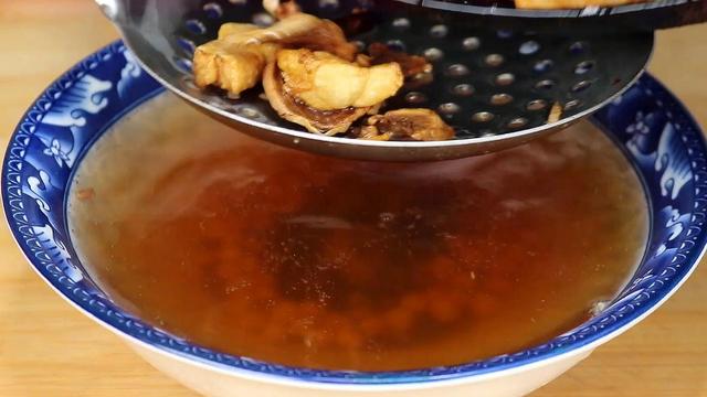 猪油怎么熬才香，好多人搞错了，不用油不加水，熬出来又白又香