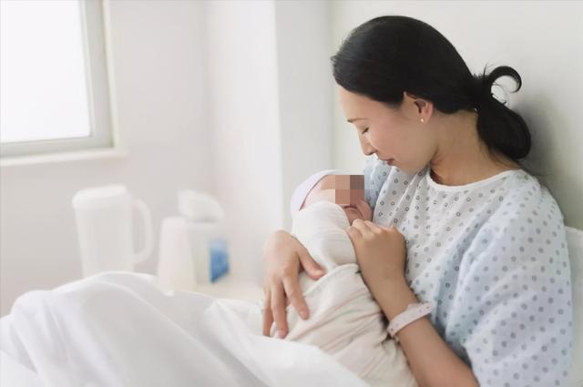 母乳吃到啥时候就没营养？不是6个月也不是12个月，宝妈要知晓