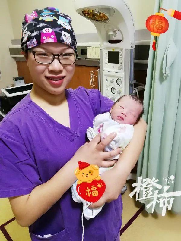 产妇|39岁助产士，19年来接生上千个宝宝！各位妈妈，还记得生产时陪伴你的人吗？