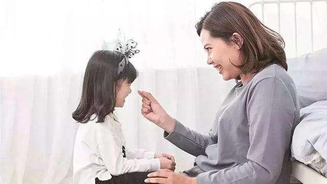 超级宝妈▲批评孩子有一套，一到夸奖就词穷？学会这2个方法，夸出优秀娃！