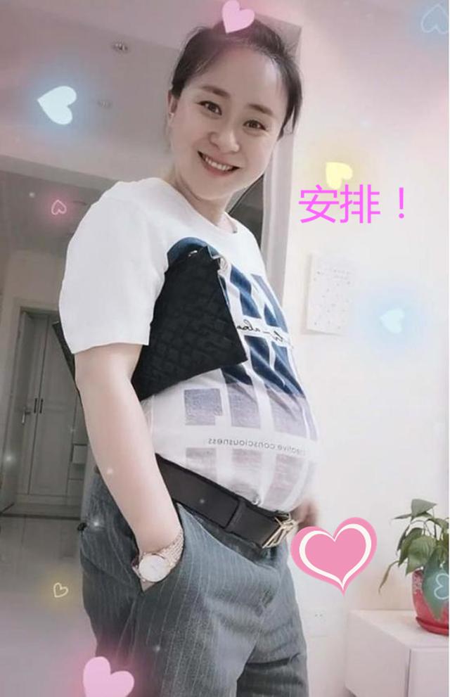#你的育儿经#怀孕发福抢老公衣服穿,意外成就“霸气孕妇”,网友:优雅将军肚