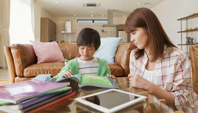 你的育儿经@女儿说宝爸的车是“破车”，理由让人无法反驳，网友：有理有据