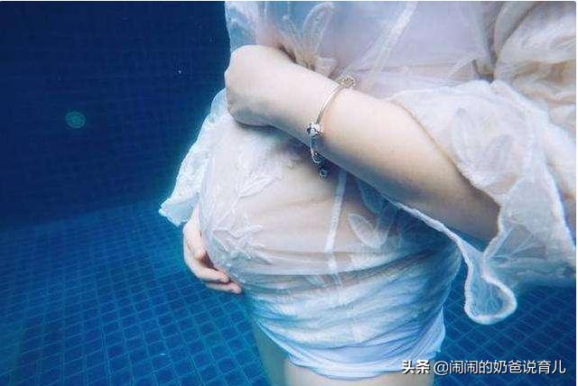 『你的育儿经』95后孕妈朋友圈晒“孕妇照”，评论区炸锅了，朋友：尺度不小