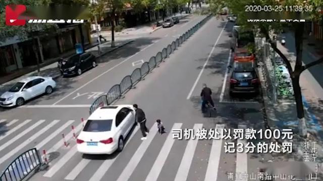 「超级宝妈」每天约有50名儿童死于交通事故，一个动作决定孩子生死