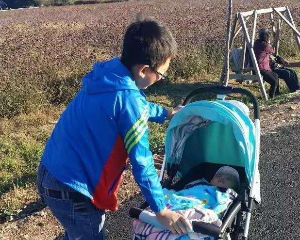 #你的育儿经#一胎家庭和二胎家庭有什么区别？待孩子成年后，这些差别一目了然