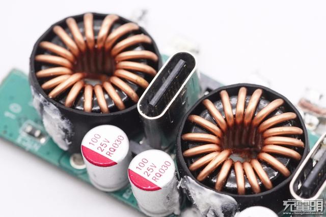 联想90W双C口氮化镓快充拆解，双口45W快充，内部设计爱了