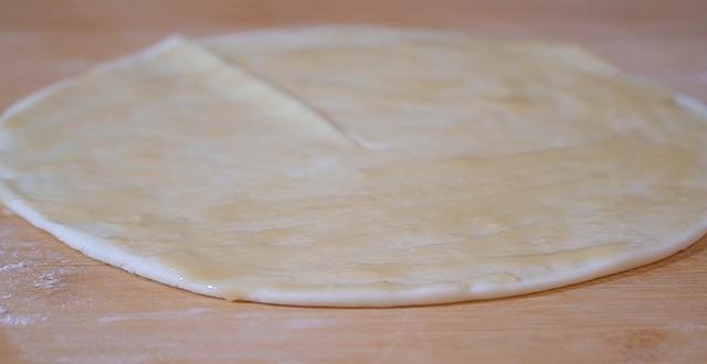 饼烙得像锅盔？试试这个家常饼做法，外酥里软层次丰富，凉了不硬