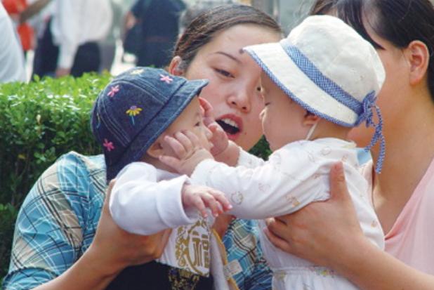 不是不愿生二胎，这6张图带你了解二胎妈妈的心酸，第5张扎心了