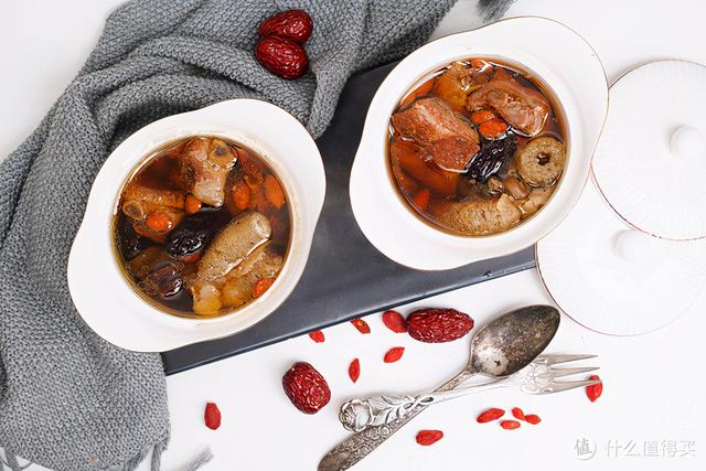 网红电蒸锅哪家强？老纪替您认真对比评测摩飞蒸炖锅&amp;北鼎蒸炖锅