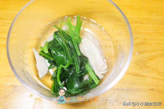 你的育儿经：六个月给娃加辅食你给孩子吃肉了吗？菠菜鸡肉泥