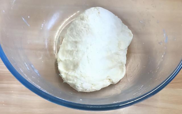 鸡蛋饼的新做法，口感更加丰富，外皮酥香爽口，比早餐店买的好吃