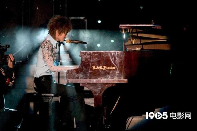 【影视交流地】重温青葱岁月!李宇春15年前珍贵帅气照片曝光