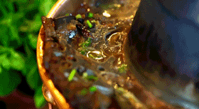 红烧羊肉、涮羊肉、火腿、桃胶、核桃粉……冬季滋补来黄浦就“购”了