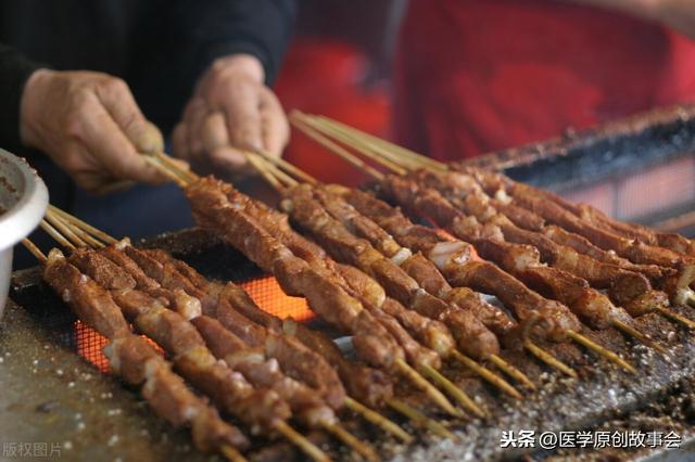 大学生确诊晚期大肠癌，不抽烟不喝酒，只因长期在做两件事