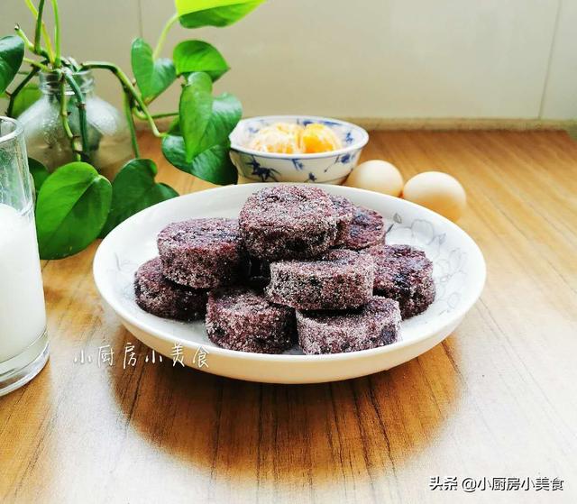 [超级宝妈]早餐品种多，妈妈辛苦，一天一个样吃不厌，就爱在家里吃