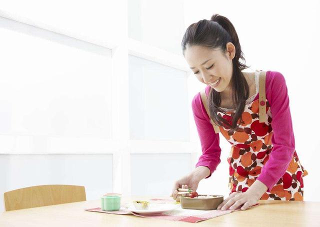 心理观察家：日本小孩为何吃饭都十分自觉，看看他们的便当，网友：我们做不到