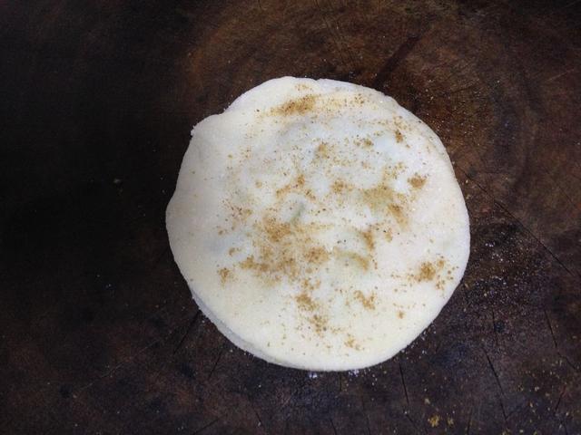 懒人版葱花饼做法，饺子皮就能轻松搞定，酥脆松软，比买的好吃