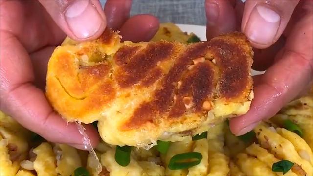 玉米面最好吃的做法，看着都流口水，暄软细腻，越嚼越香