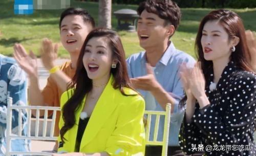 初凉|为何女星都不愿与超模同框？张天爱何穗坐下时的仪态对比，秒懂