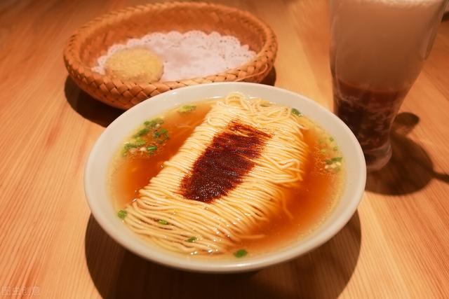 买面条时，碰到这两种面条再便宜也不要买，价格贵不说还没营养