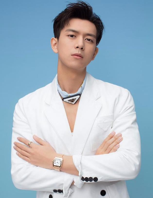 【时尚探究社】李现春夏同框，白西装、白裙子，真是CP感爆棚