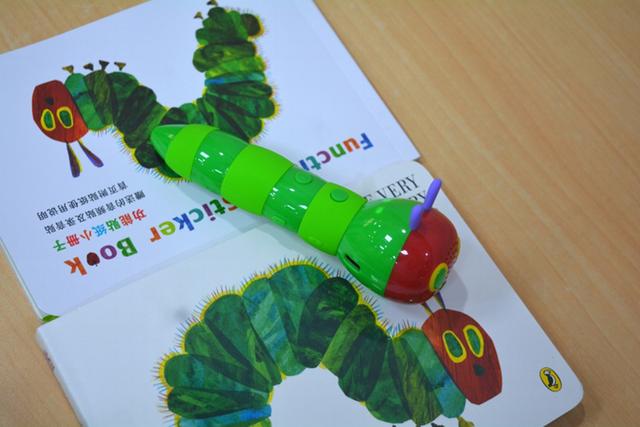 上手体验小彼恩好饿的毛毛虫点读笔WIFI版，资源丰富点读简单