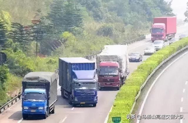 高速公路上的4大“高危行为”，随便一个中招都“车毁人亡”！