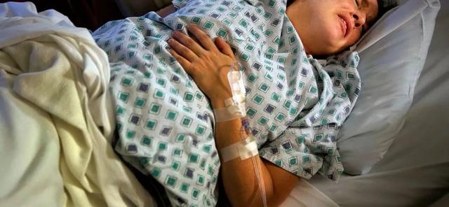 超级宝妈|媳妇儿剖腹产，婆婆坚持让她卧床，医生喊话：想不想恢复的好？