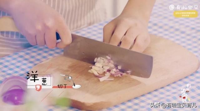 【你的育儿经】酸酸甜甜易消化，补锌辅食的好选择「酸甜鸡肉乌冬面」