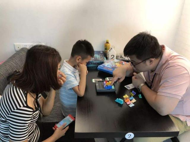 「你的育儿经」“你要让着他，他是你弟弟”妈妈的惯口，让5岁女儿陷入抑郁