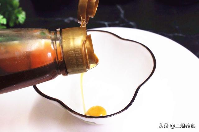 这样的“假香油”好多人在吃，一碗清水看真假，牢记3点别买错