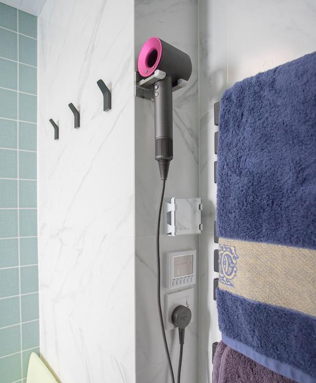 103m2堪称收纳满分典范，飘窗、榻榻米和全屋定制柜，储物大5倍