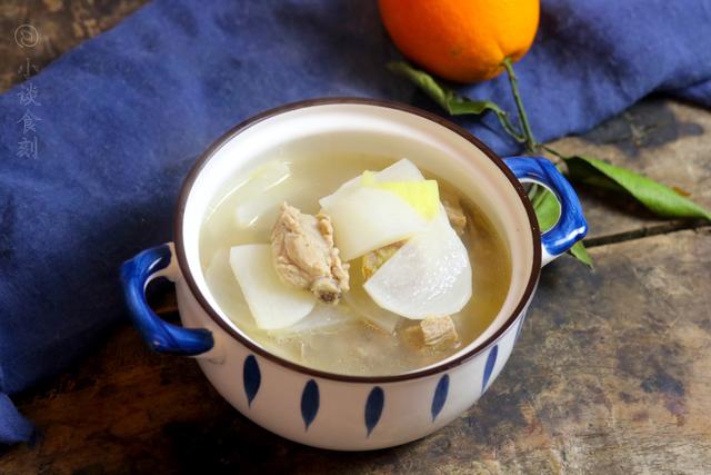 炖排骨，汤汁寡淡肉质柴？教你正确做法，排骨不腥不柴，汤汁奶白