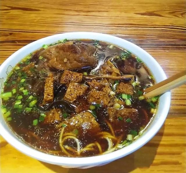 辣肉面/阳春面/羊肉面/担担面…浦东美味面店大搜罗→