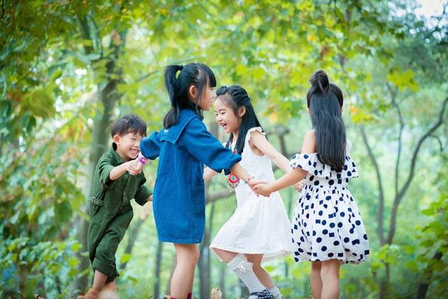 超级宝妈▲这4个不良习惯,会让孩子变得“越来越丑”,你家孩子中招没?