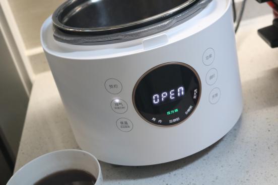 是电饭煲又是压力锅，臻米FY1技多不压身，让我爱上烹饪的感觉