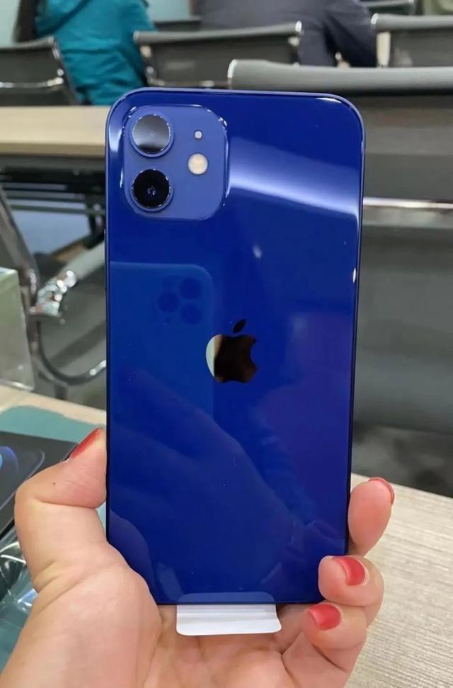 iPhone12蓝色翻车了？？网友疯狂吐槽：丑爆了！好像“内裤蓝”哈哈哈哈....