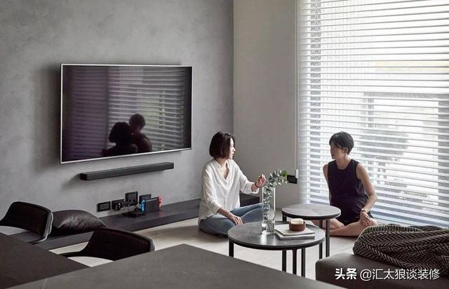 水泥墙配木色家具，看似朴素简单，实则纯净高级，氛围超让人放松