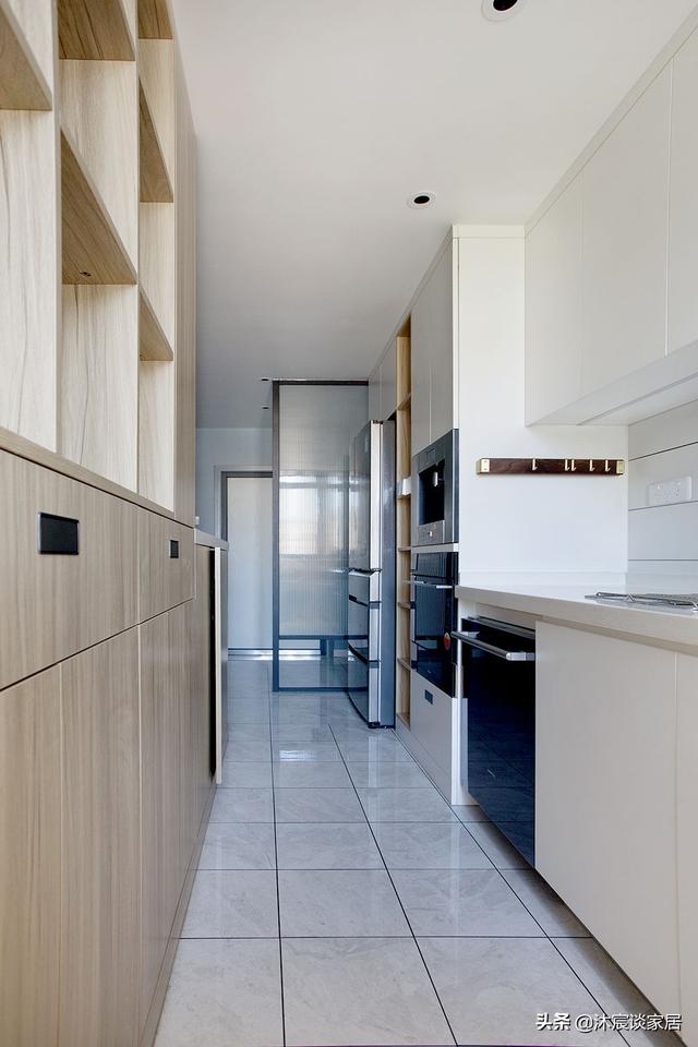 干净清爽，这样的家看着才舒服，像她家这样装，美观实用两不误