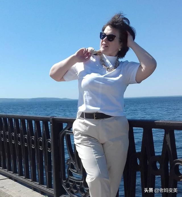 第五大道胖妈不敢穿白色?来借鉴这位俄罗斯博主的穿搭,其实方法就这几个