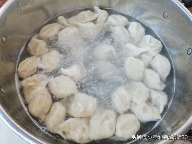 冬季吃猪肉馅饺子，记住“1泡2窍门”，肉质鲜香滑嫩，皮薄多汁