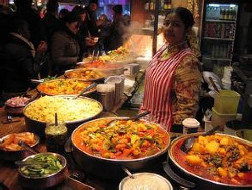 印度人做了份当地美食，室友抢着吃，网友：难道和网上的不一样？