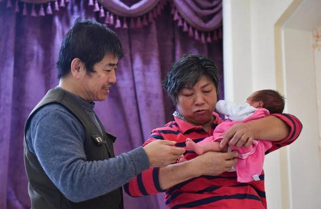 「你的育儿经」越来越多高龄妈妈追生二胎,并不是为了跟风,3个原因句句戳心